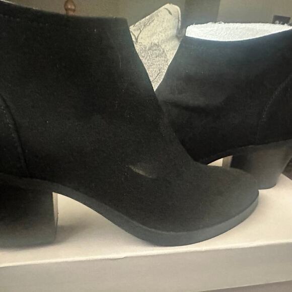 JustFab Women’s suede look black booties, zipper back - Picture 5 of 6